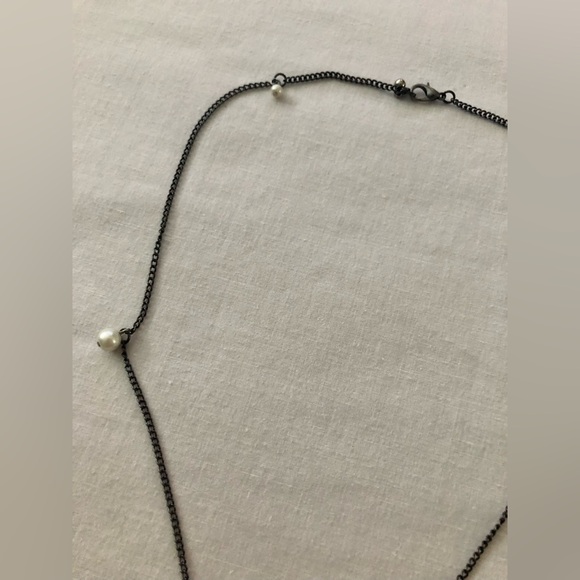 Handmade Black rose pendant necklace with faux-pearl - Picture 3 of 3